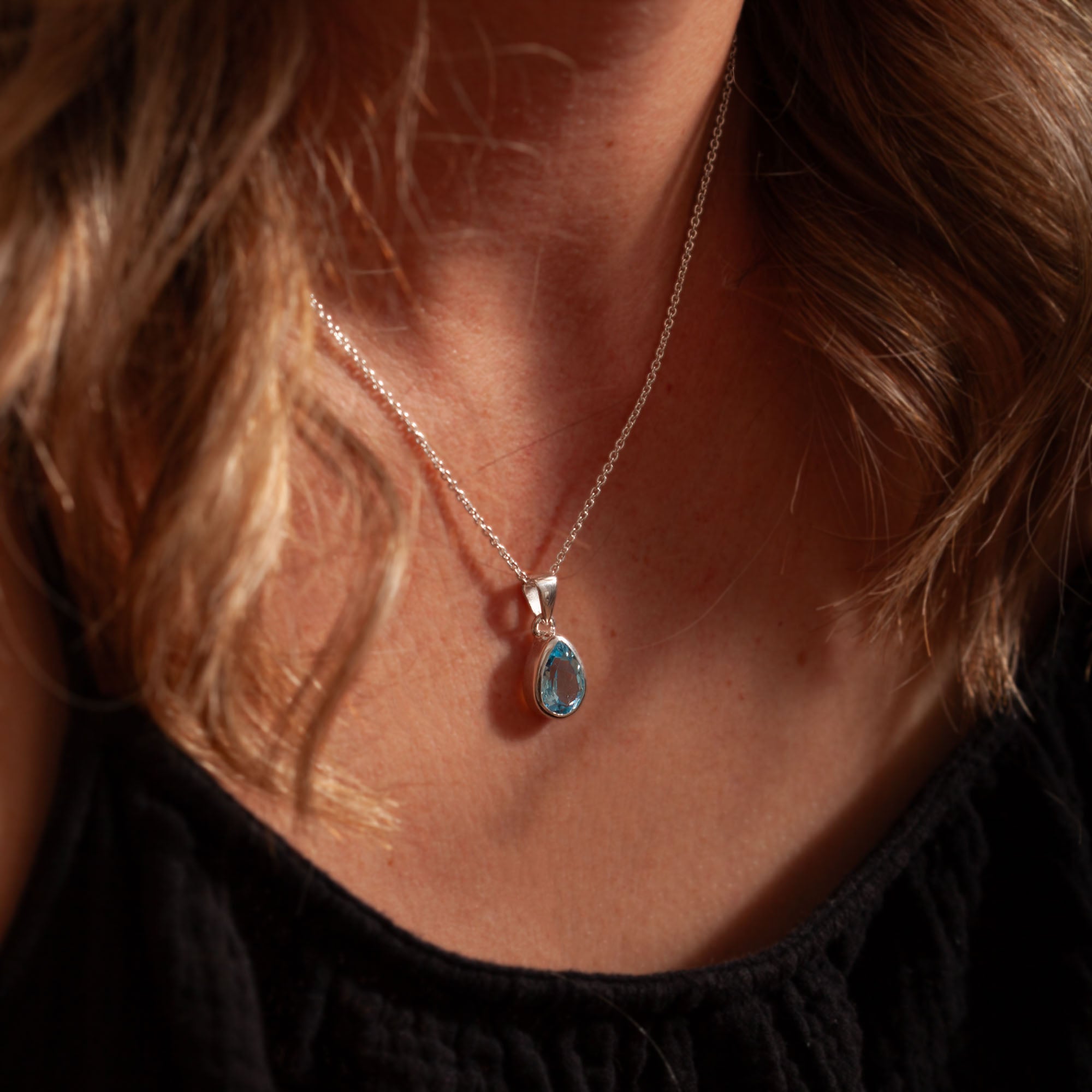 Alma de Loto Moonstone Earring | Silver