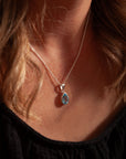 Alma de Loto Moonstone Earring | Silver