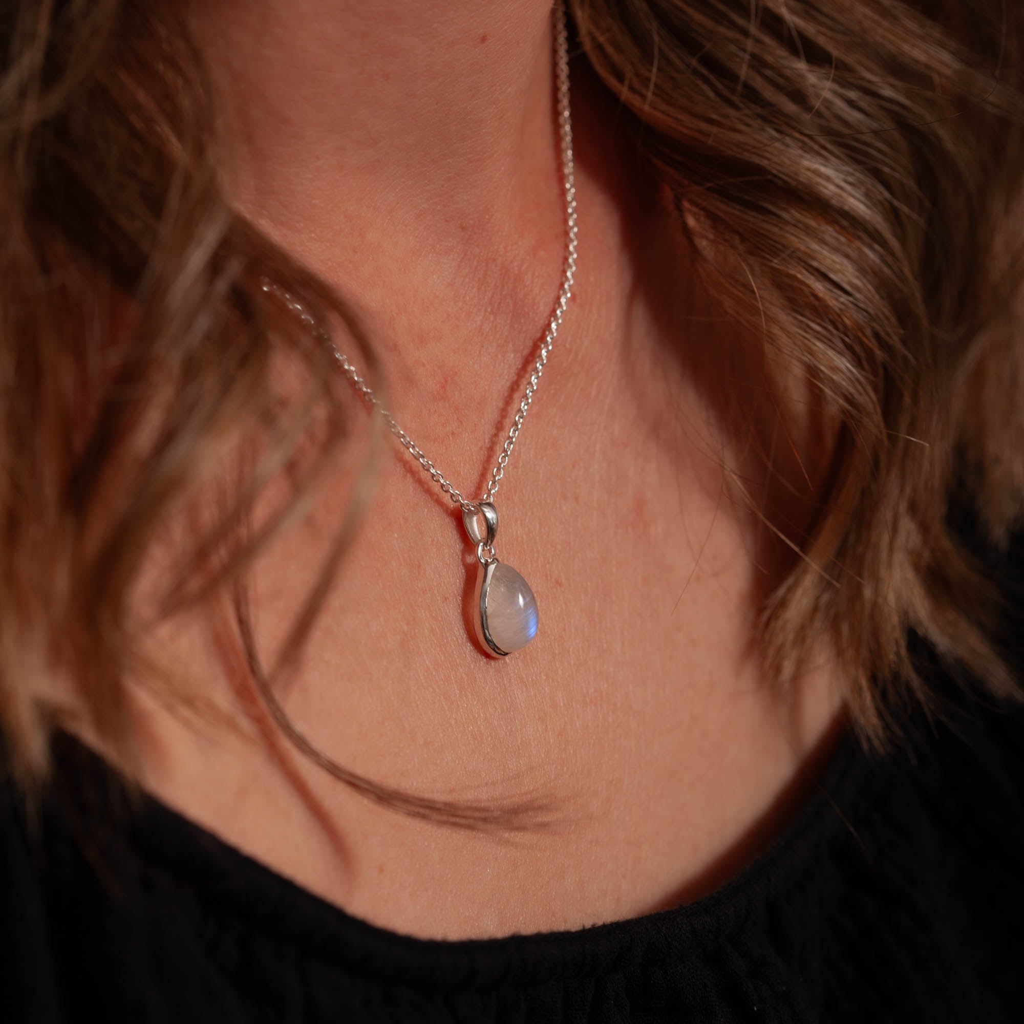Alma de Loto Moonstone Earring | Silver