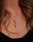 Alma de Loto Moonstone Earring | Silver