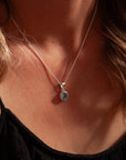 Alma de Loto Moonstone Earring | Silver