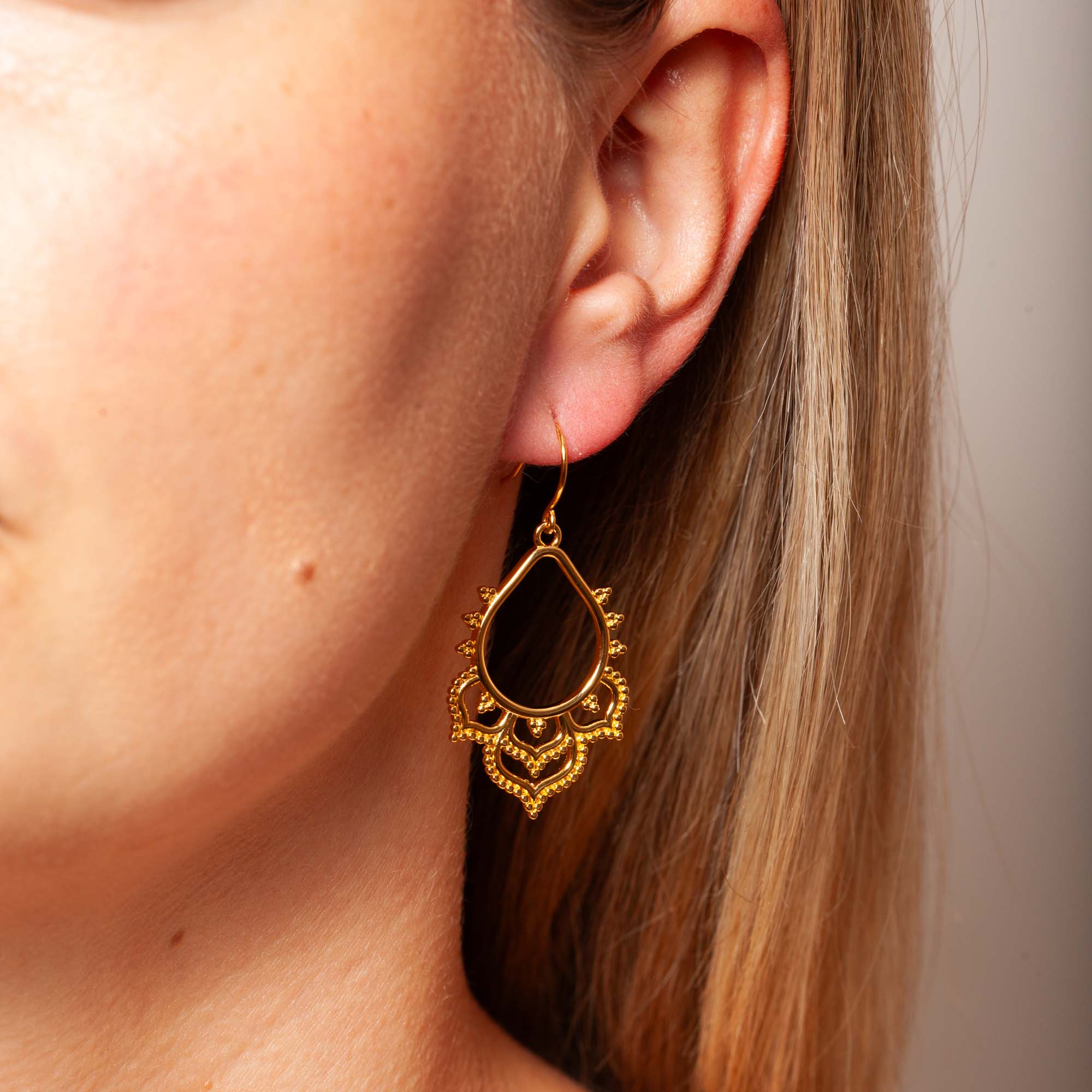 Alma de Loto Moonstone Earring | Silver