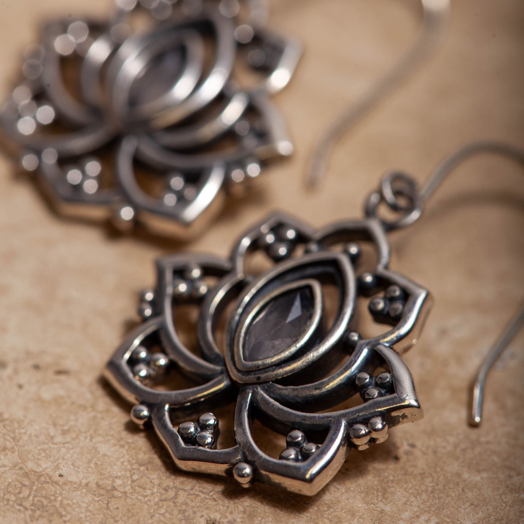 Alma de Loto Mondstein Ohrringe | Silber