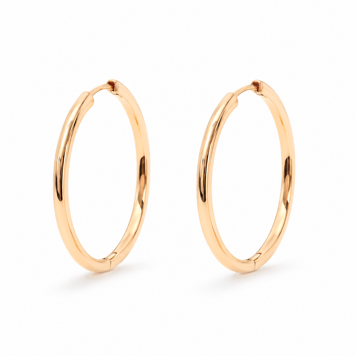 Lina Grande Hoops in Gold, Freisteller