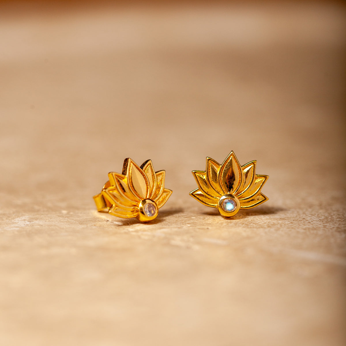 Padma Mondstein Ohrstecker | Gold