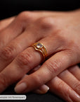 Tragebeispiel - Serenya Mondstein & Espina Ring | Gold Layering Set