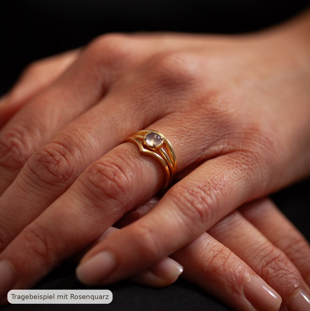 Tragebeispiel - Serenya Labradorit &amp; Espina Ring | Gold Layering Set