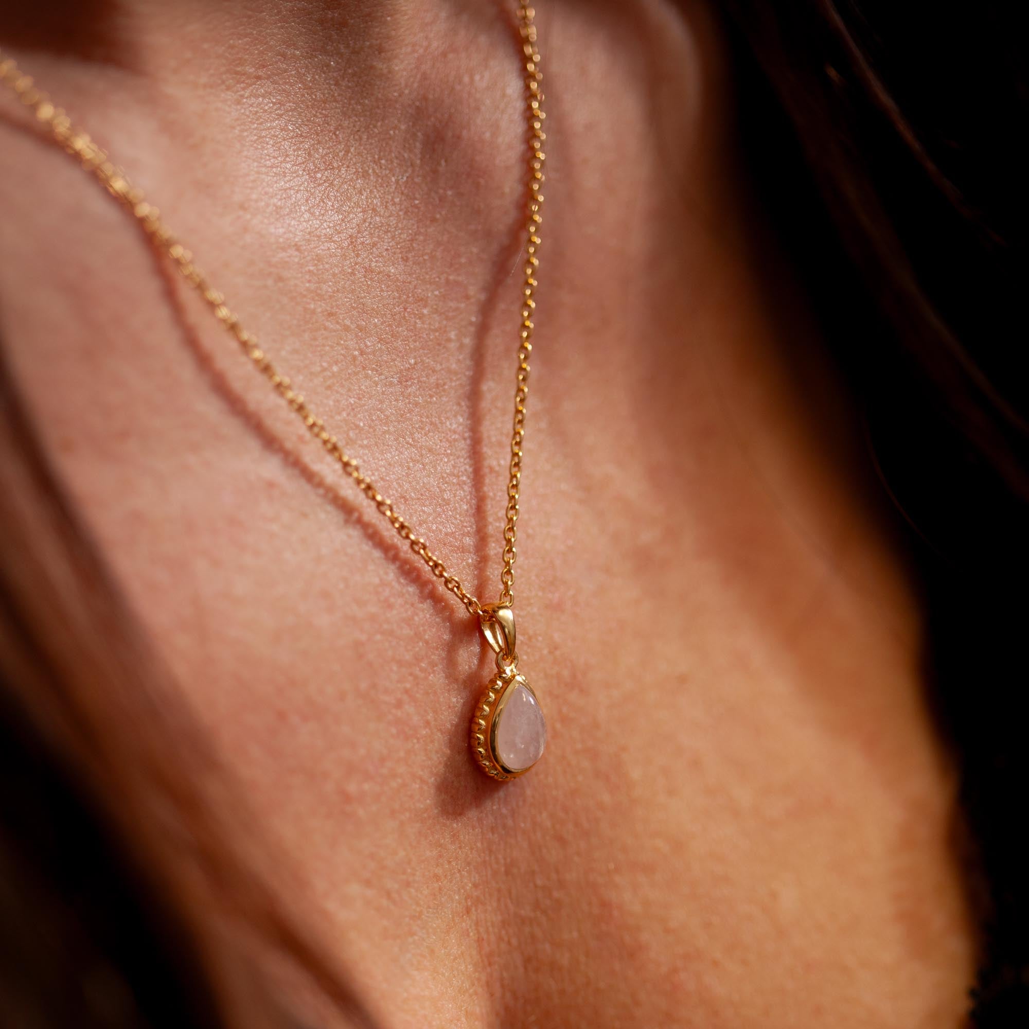 Ternura Rosenquarz Anhänger | Gold